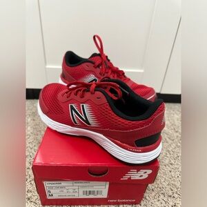 NEW NBW New Balance Kids Shoes size 5